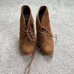 Women's Suede Lace-Up Ankle Boot in Brown